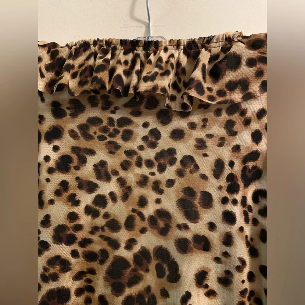 Susan Graver Leopard Print Ruffle Deep V Neck Long Sleeve Size Medium - Picture 8 of 10